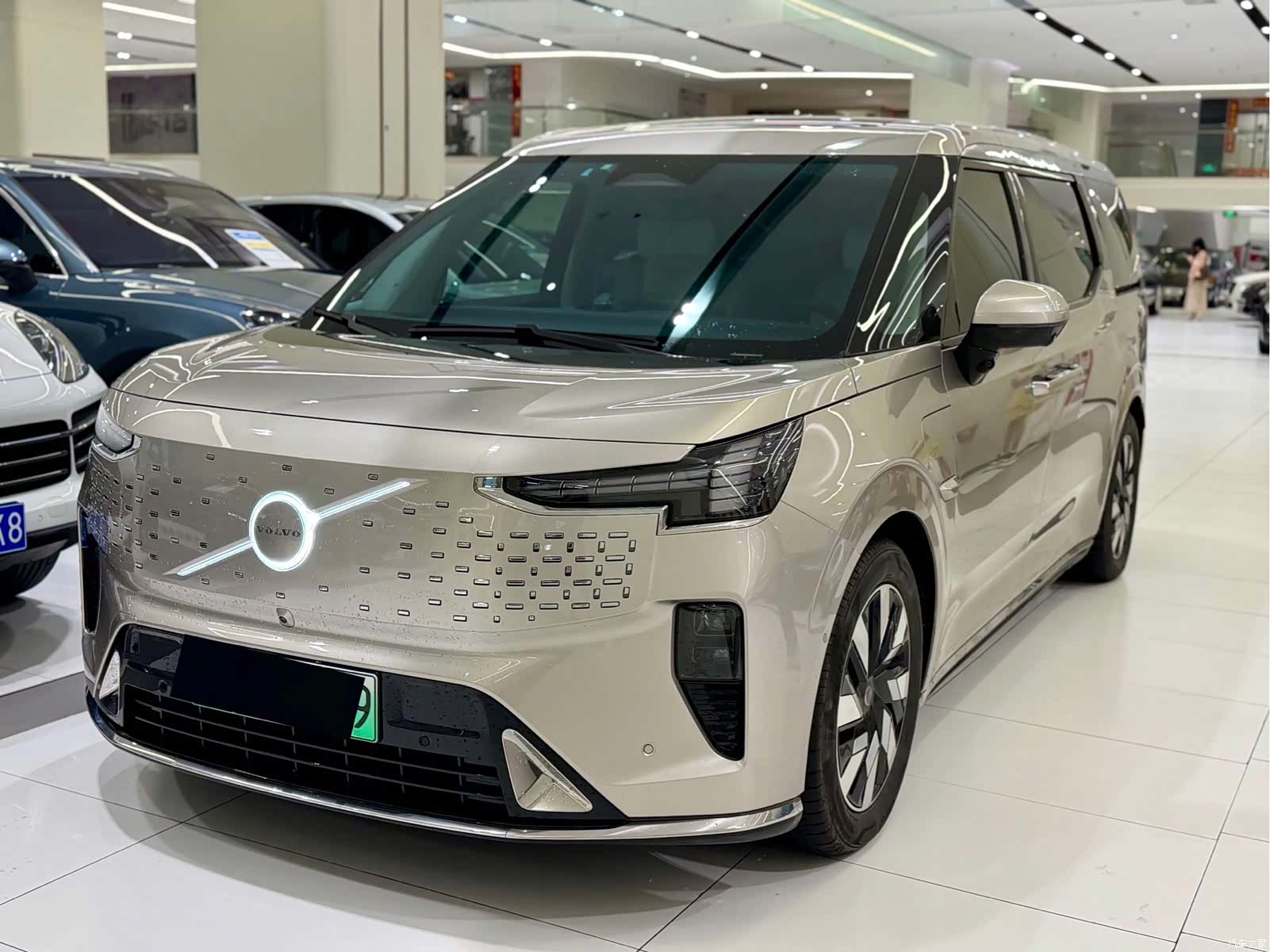 Volvo EM90, 2026 1