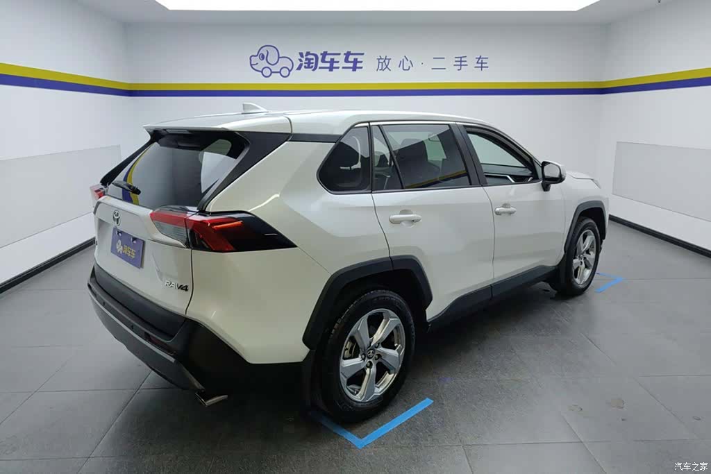 Toyota RAV4, 2022 3