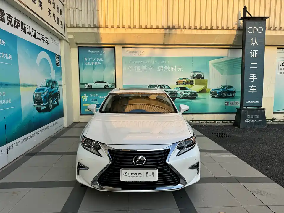 Lexus ES
