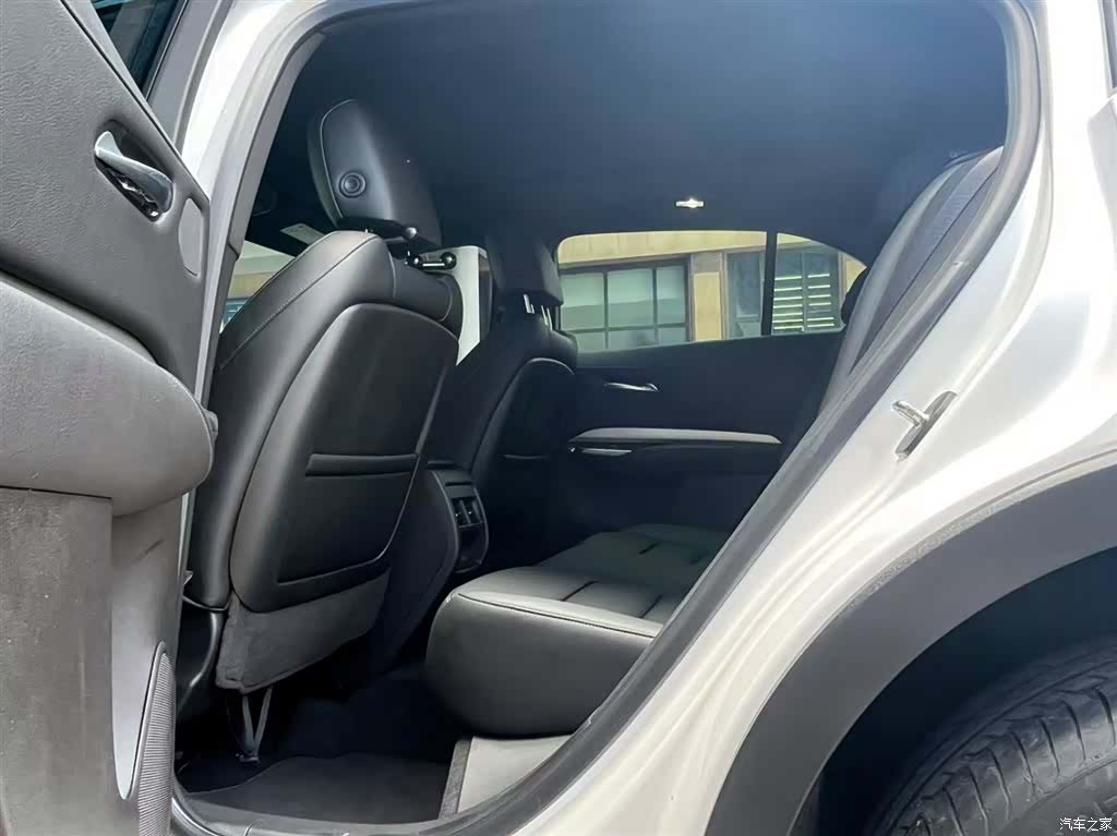 Cadillac XT4, 2021 10