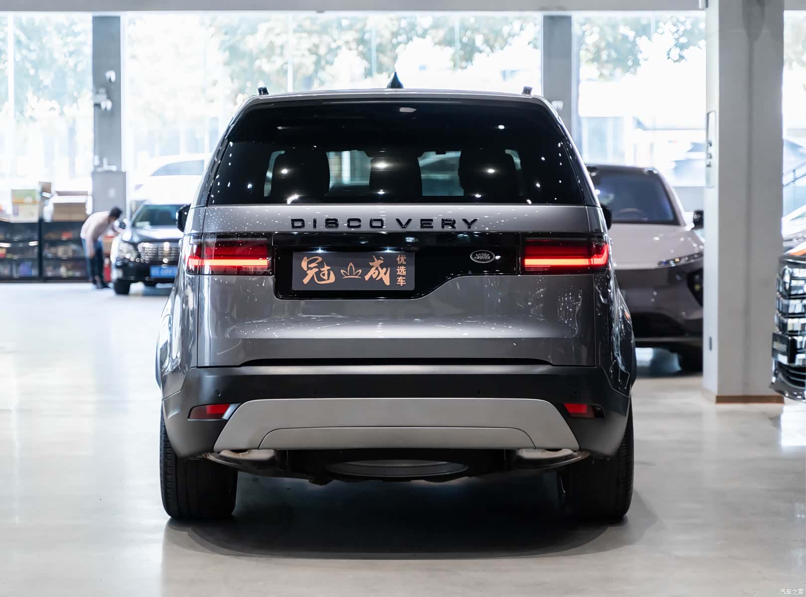Land Rover Discovery, 2024 все фото