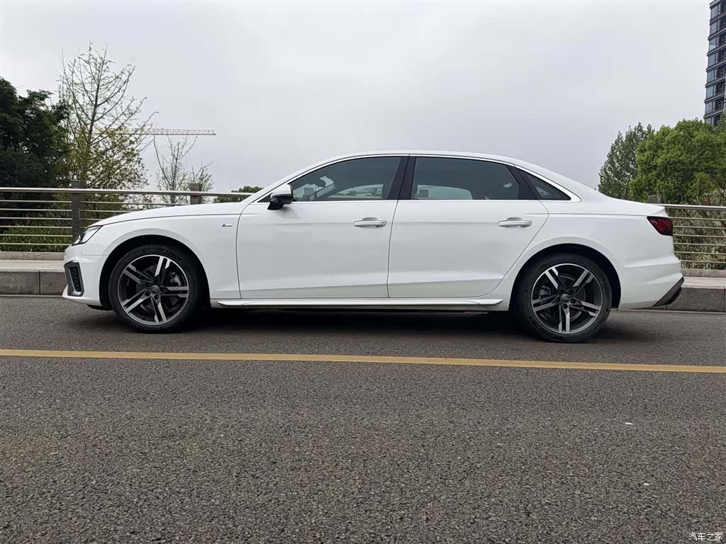 Audi A4L, 2022 4