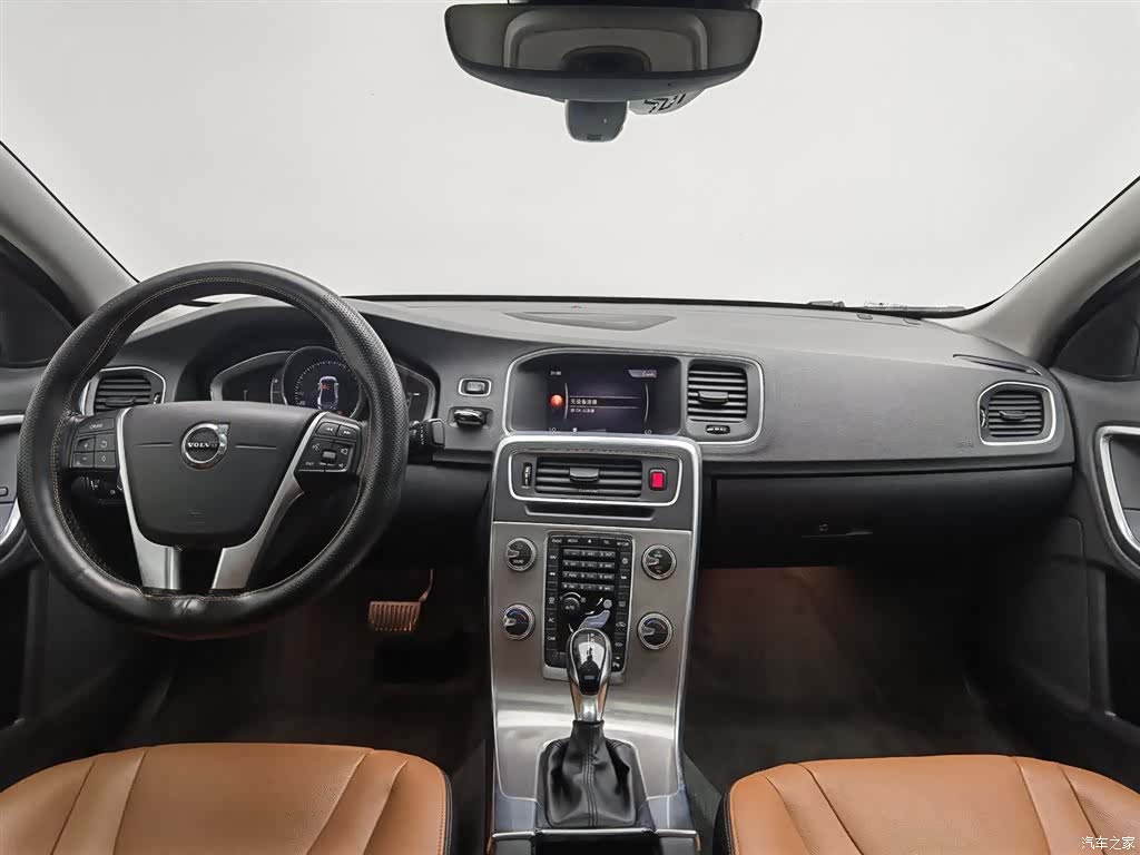 Volvo S60, 2018 все фото