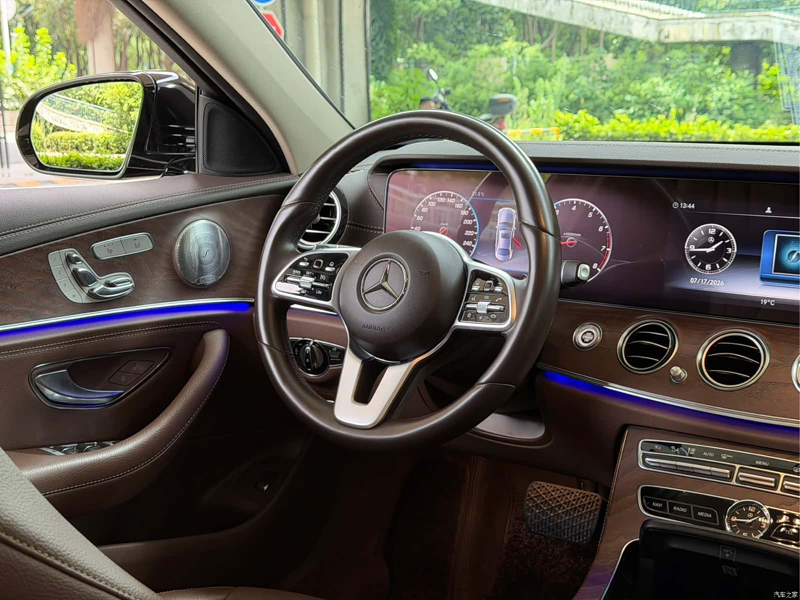 Mercedes-Benz E-Class, 2019 4