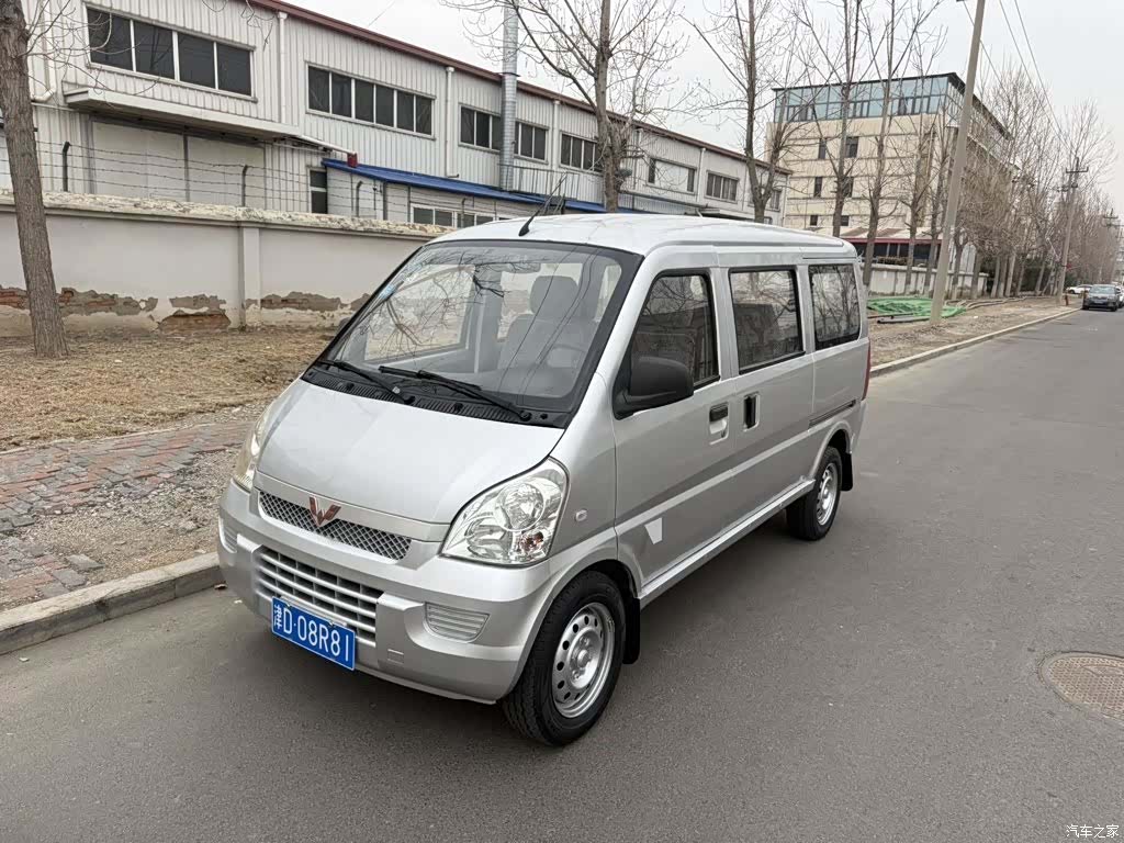 Wuling S, 2014 1