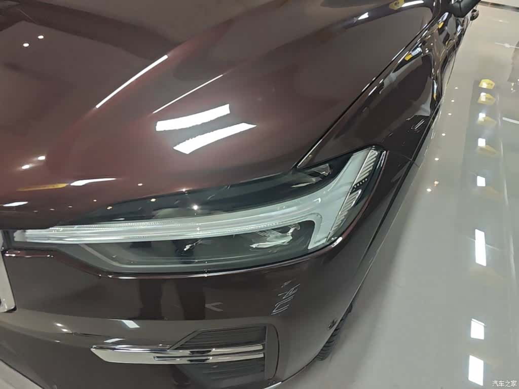 Volvo XC60, 2025 24