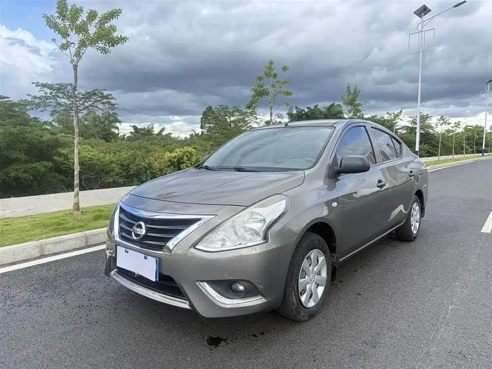 Nissan sunshine
