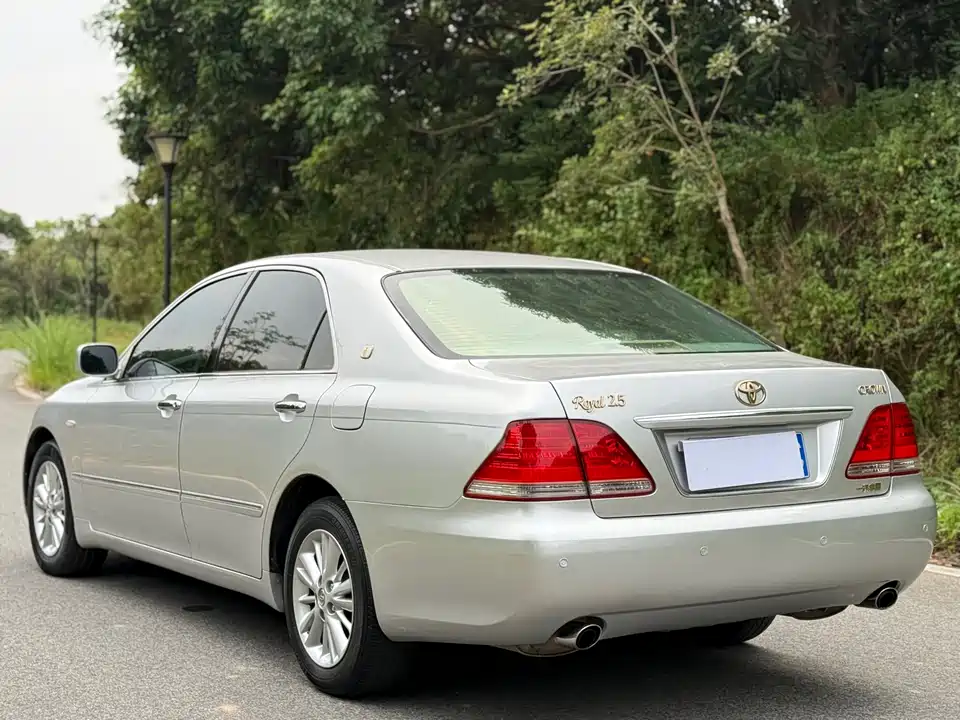 Toyota crown