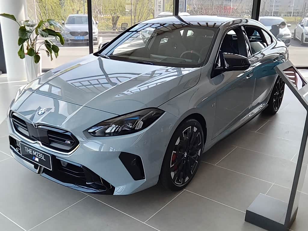 BMW M235L