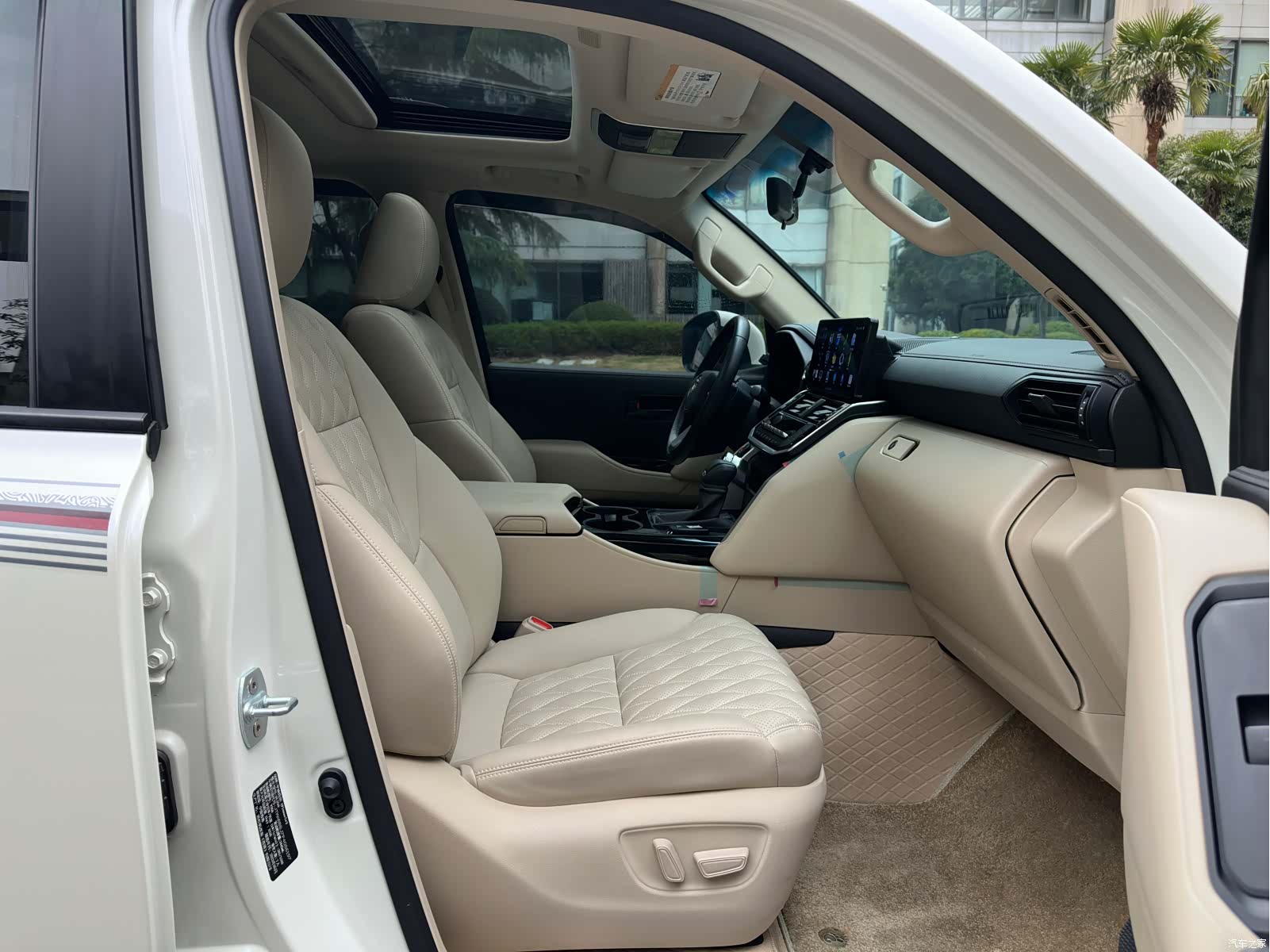 Toyota Land Cruiser, 2023 13
