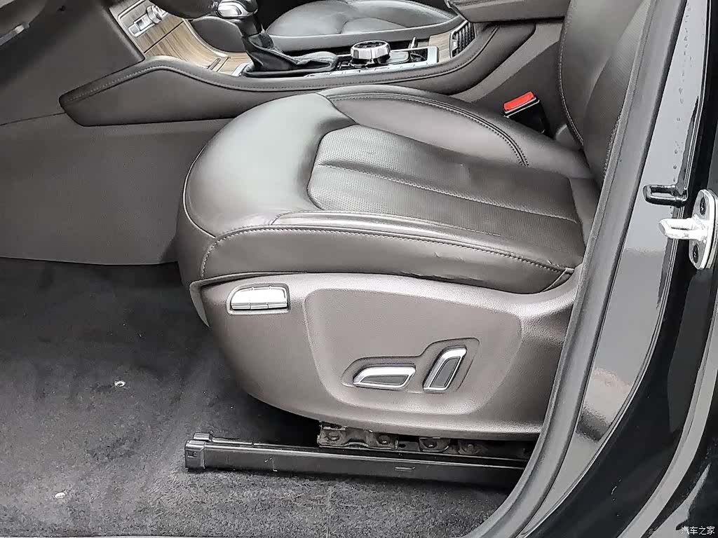 Roewe RX8, 2018 20