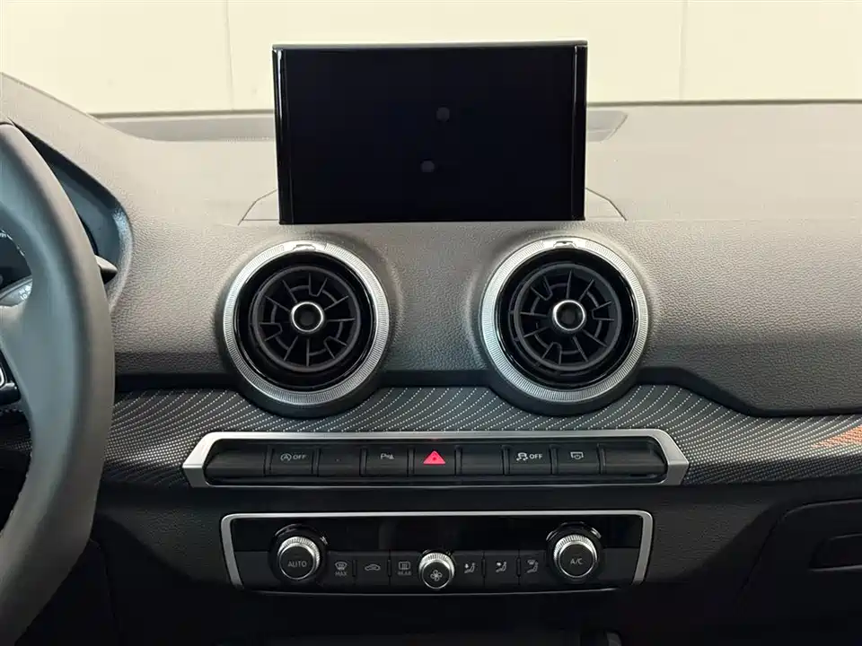Audi Q2L Audi Q2L