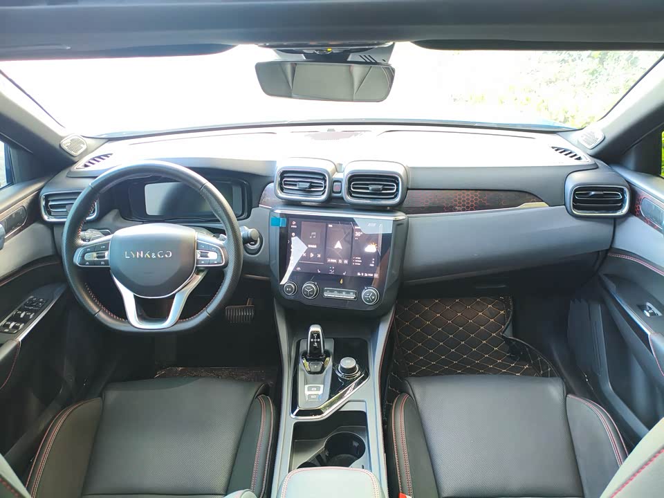 Lynk & Co 03