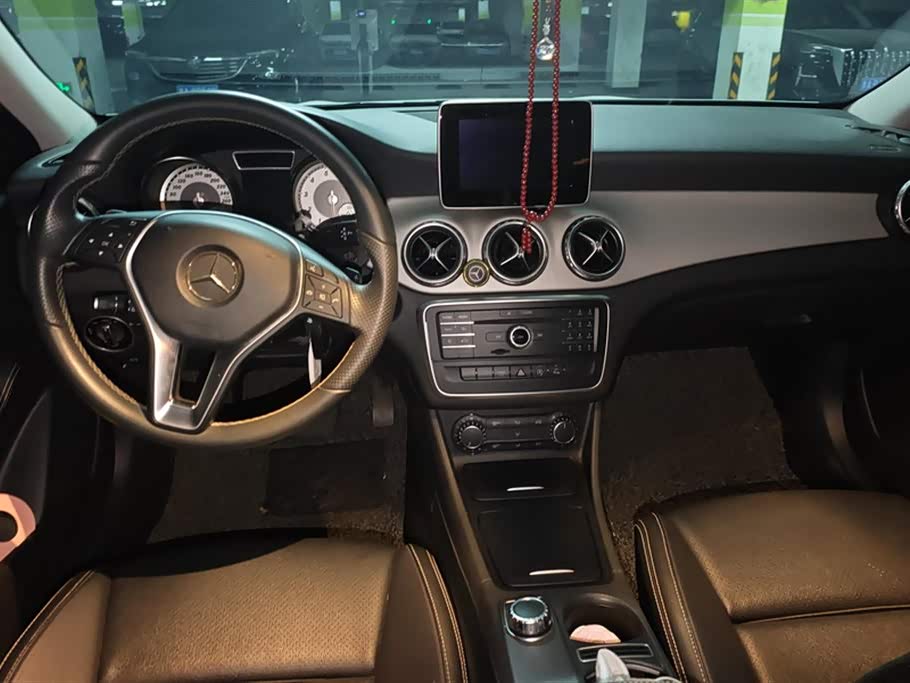 Mercedes-Benz GLA Mercedes-Benz GLA