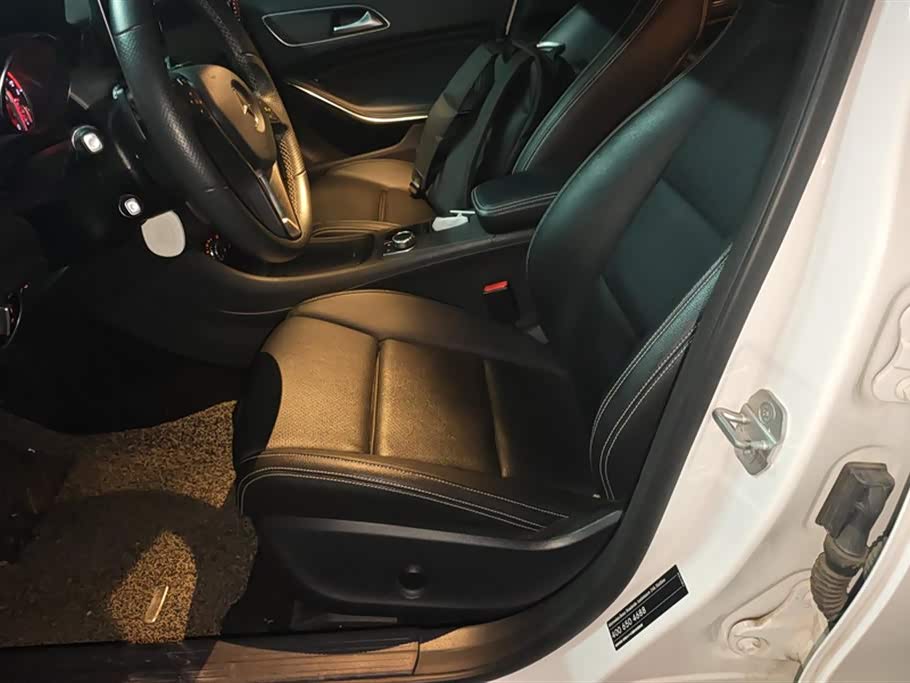 Mercedes-Benz GLA Mercedes-Benz GLA