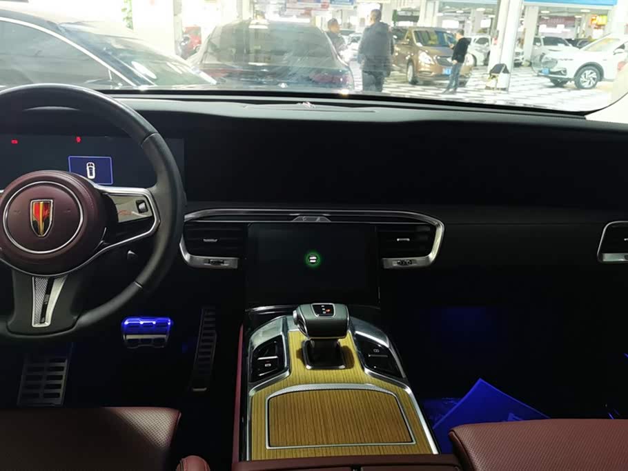 Hongqi E-HS9