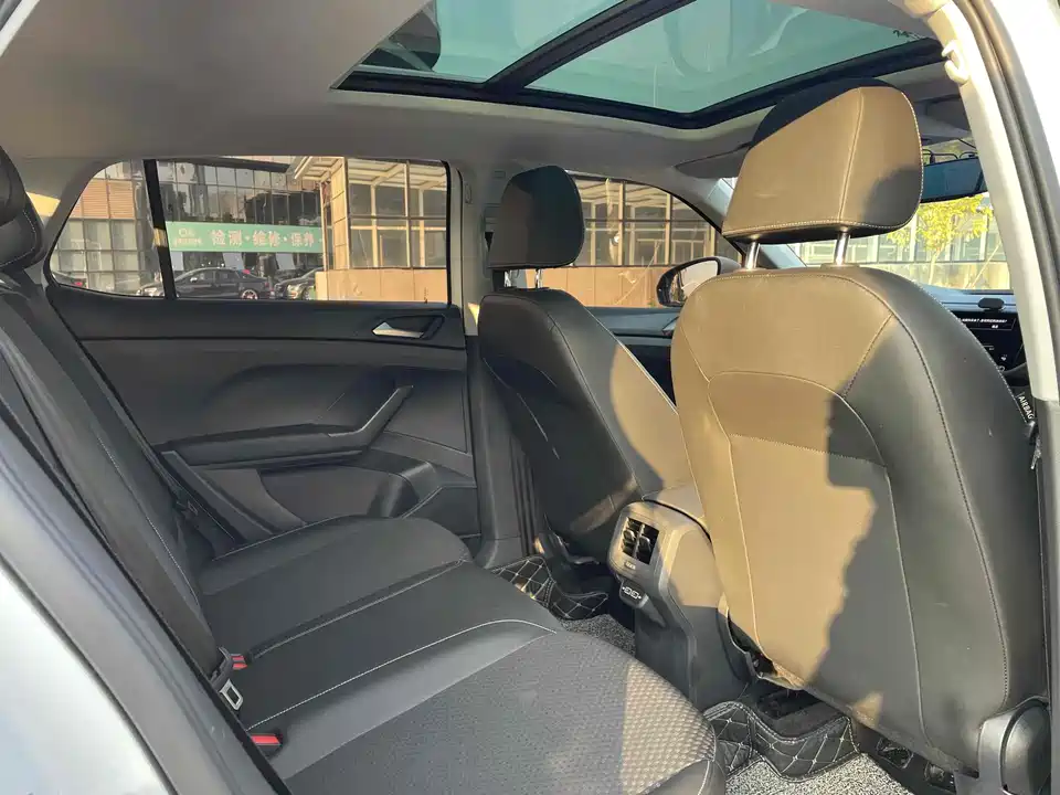 Volkswagen Exploring the shadow