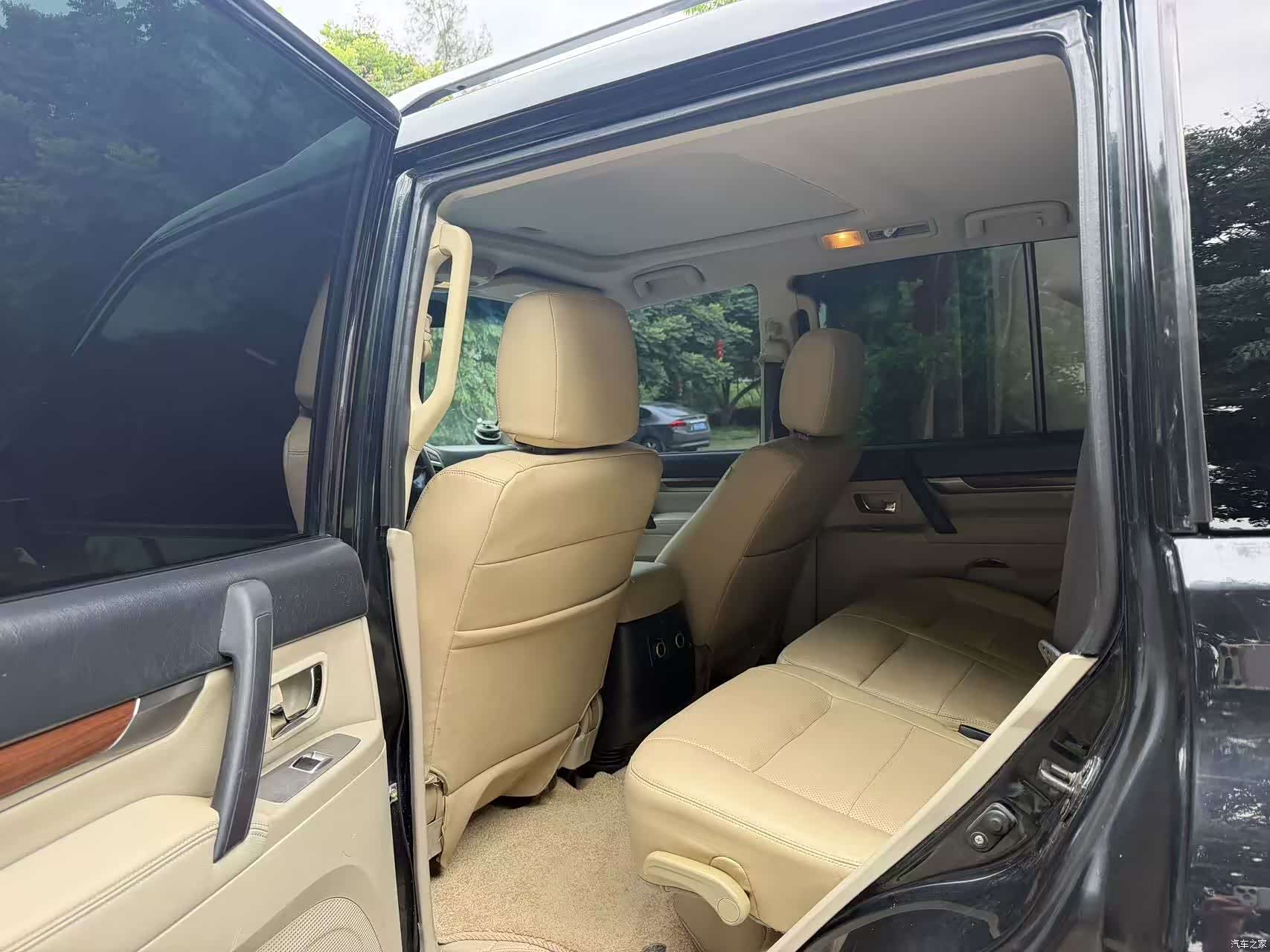 Mitsubishi Pajero, 2010 4