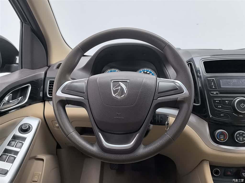 Wuling 730, 2015 11