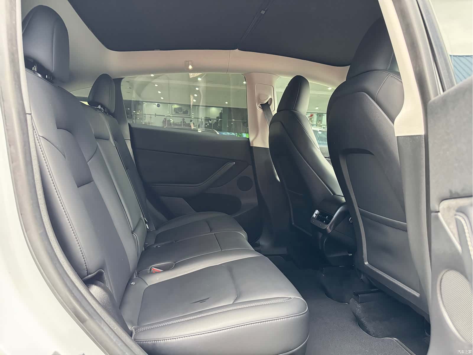 Tesla Model Y, 2023 8