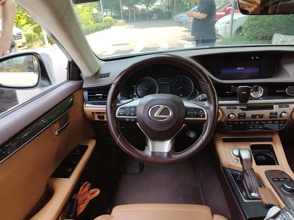 Lexus ES, 2016 3