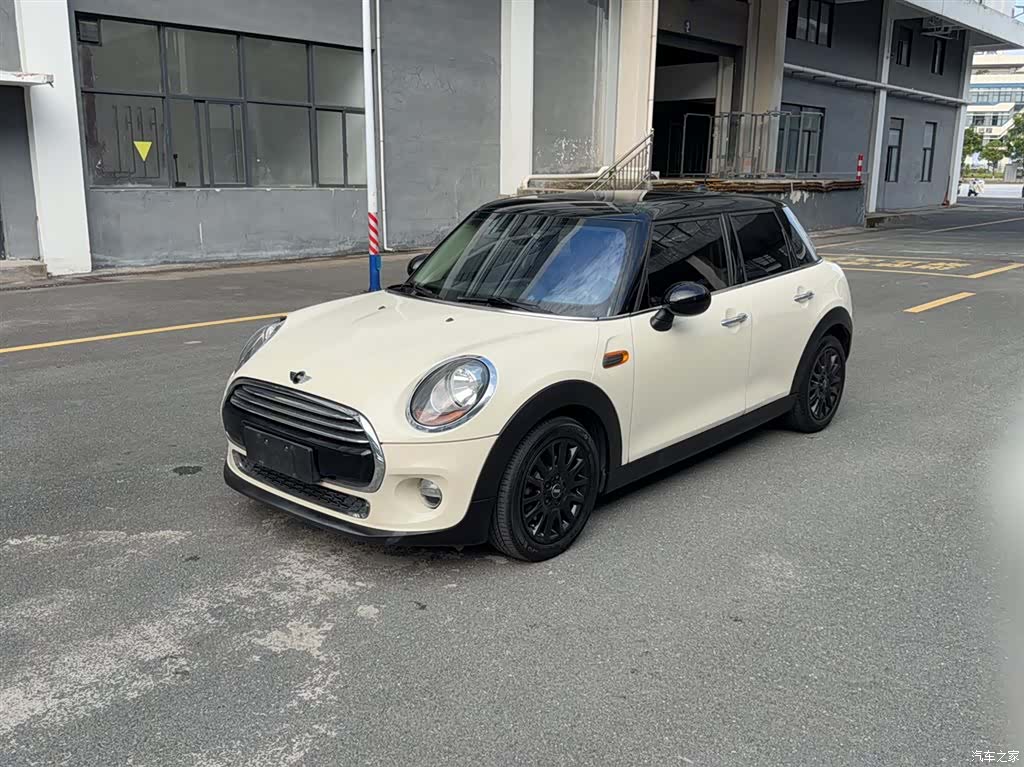 Mini Cooper, 2015 1