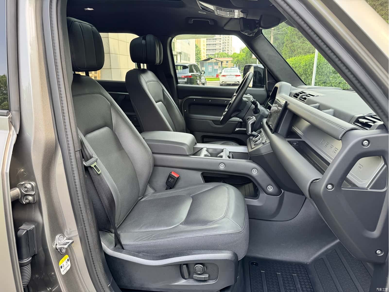 Land Rover Defender, 2025 21