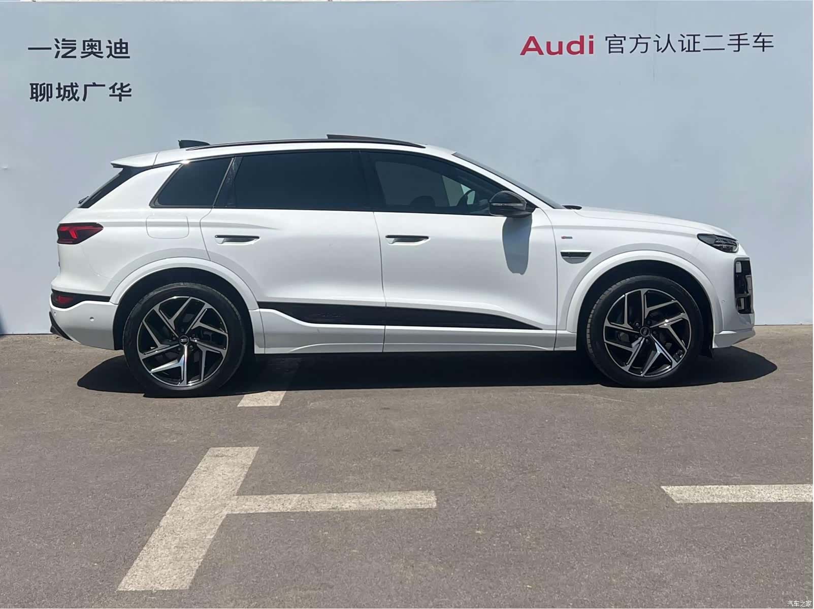 Audi e-tron, 2025 все фото