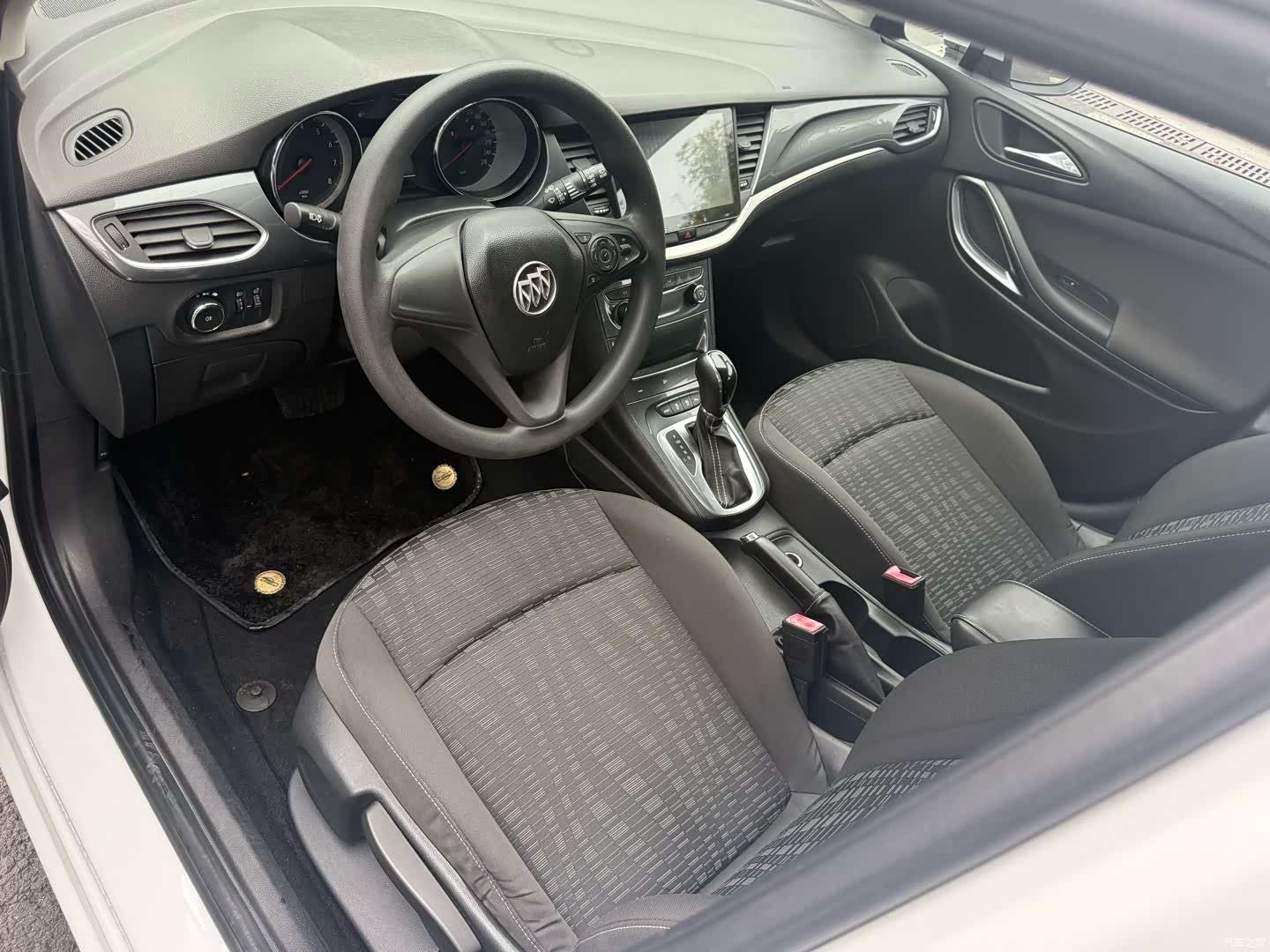 Buick Verano, 2018 7