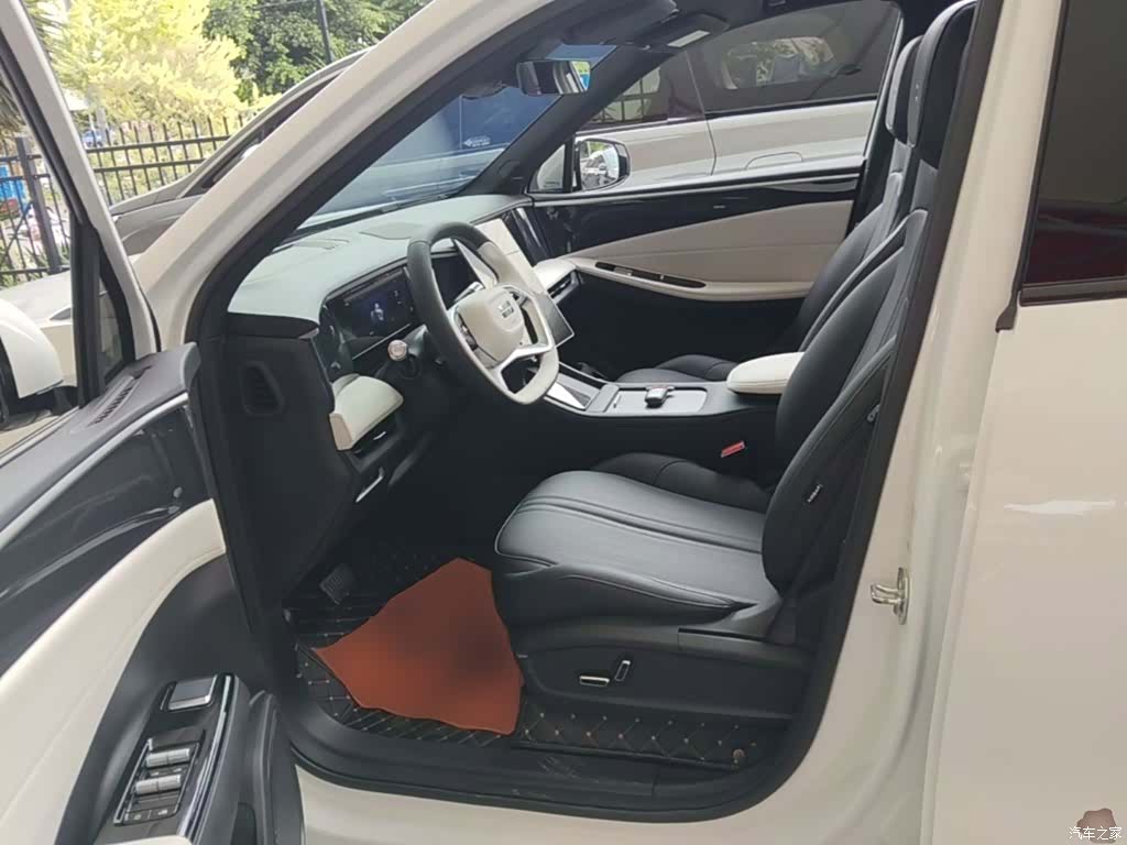 Geely Galaxy L7, 2023 15