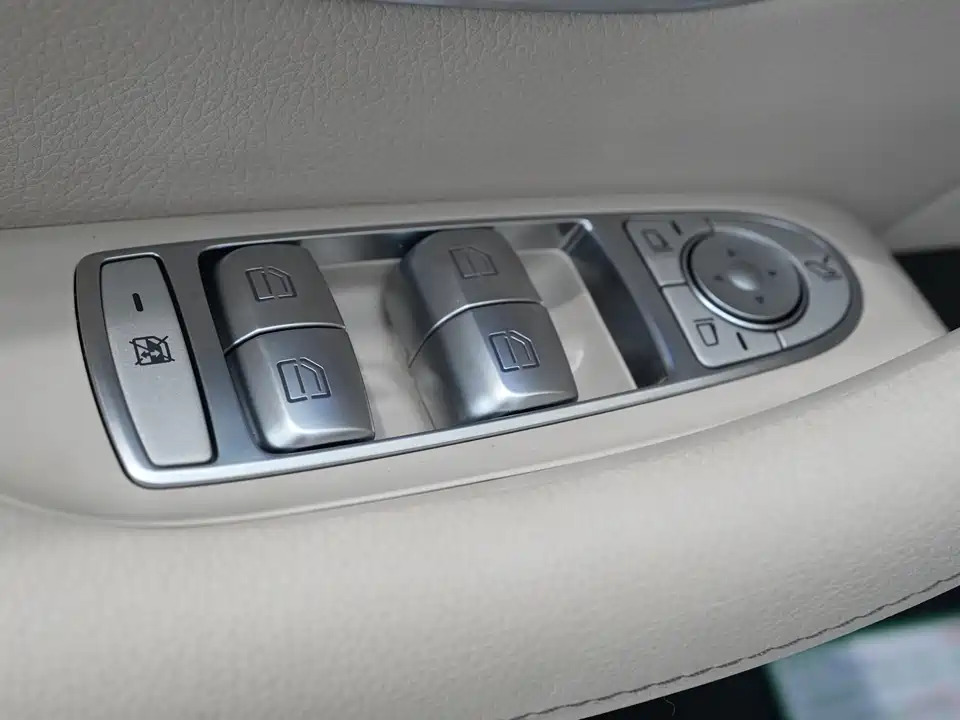Mercedes-Benz CLS Mercedes-Benz CLS