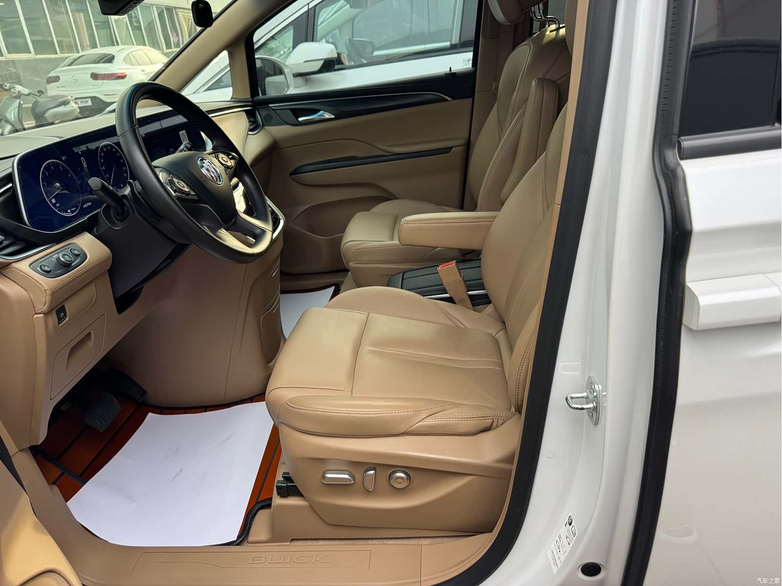 Buick GL8, 2021 4