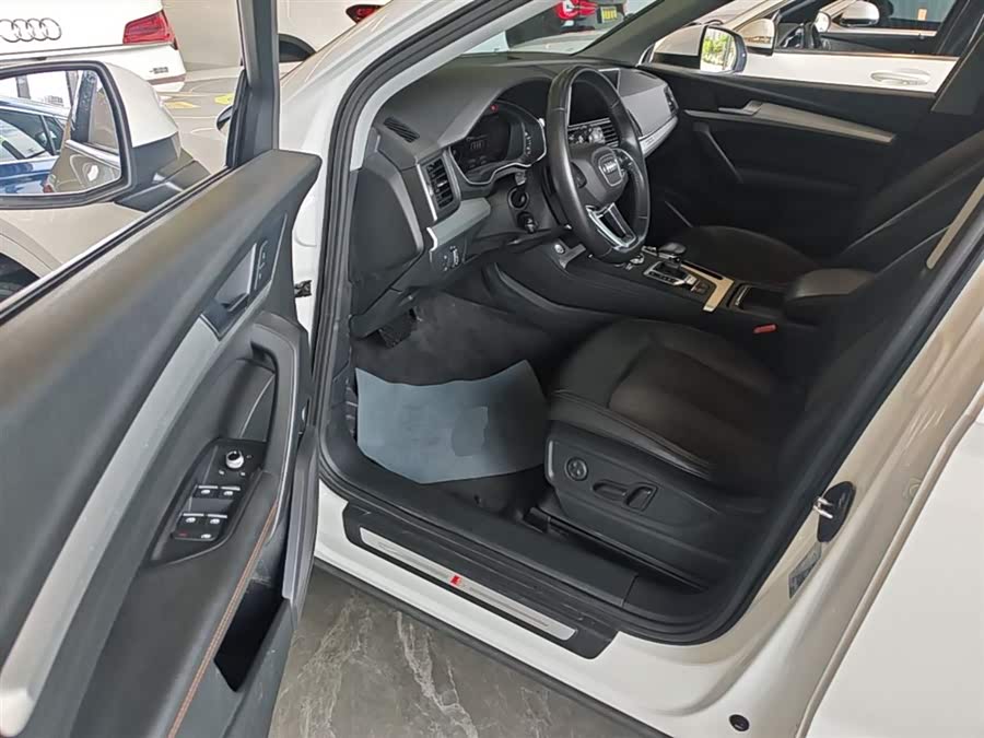 Audi Q5L 2019, фото 16