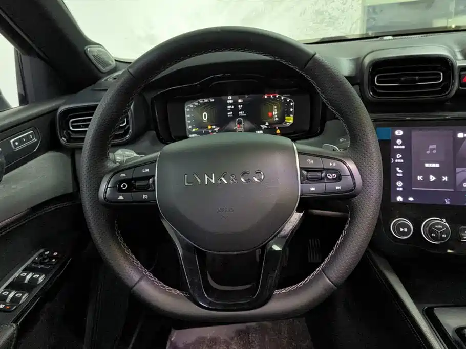 Lynk & Co 03