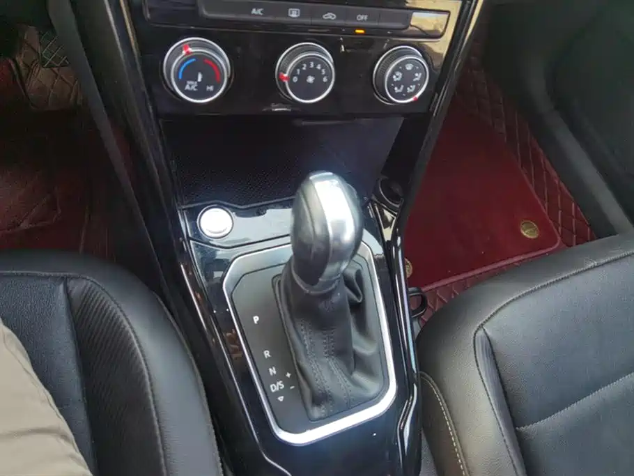 Volkswagen T-ROC exploring Songs