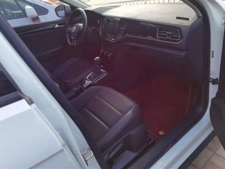 Volkswagen T-ROC exploring Songs