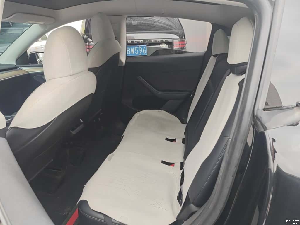 Tesla Model Y, 2022 13