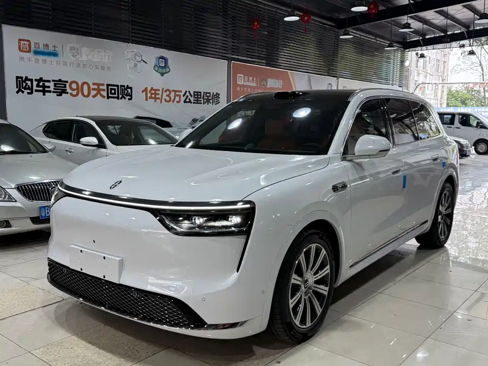 AITO Ask the world M8