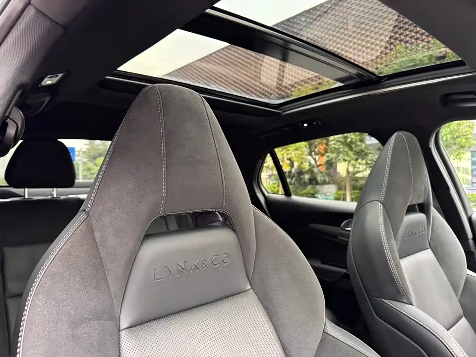 Lynk & Co 03
