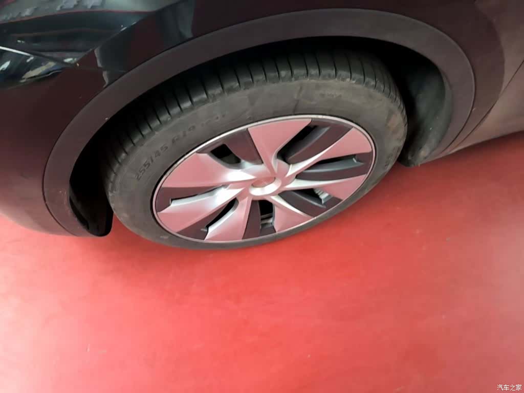 Tesla Model Y, 2023 23