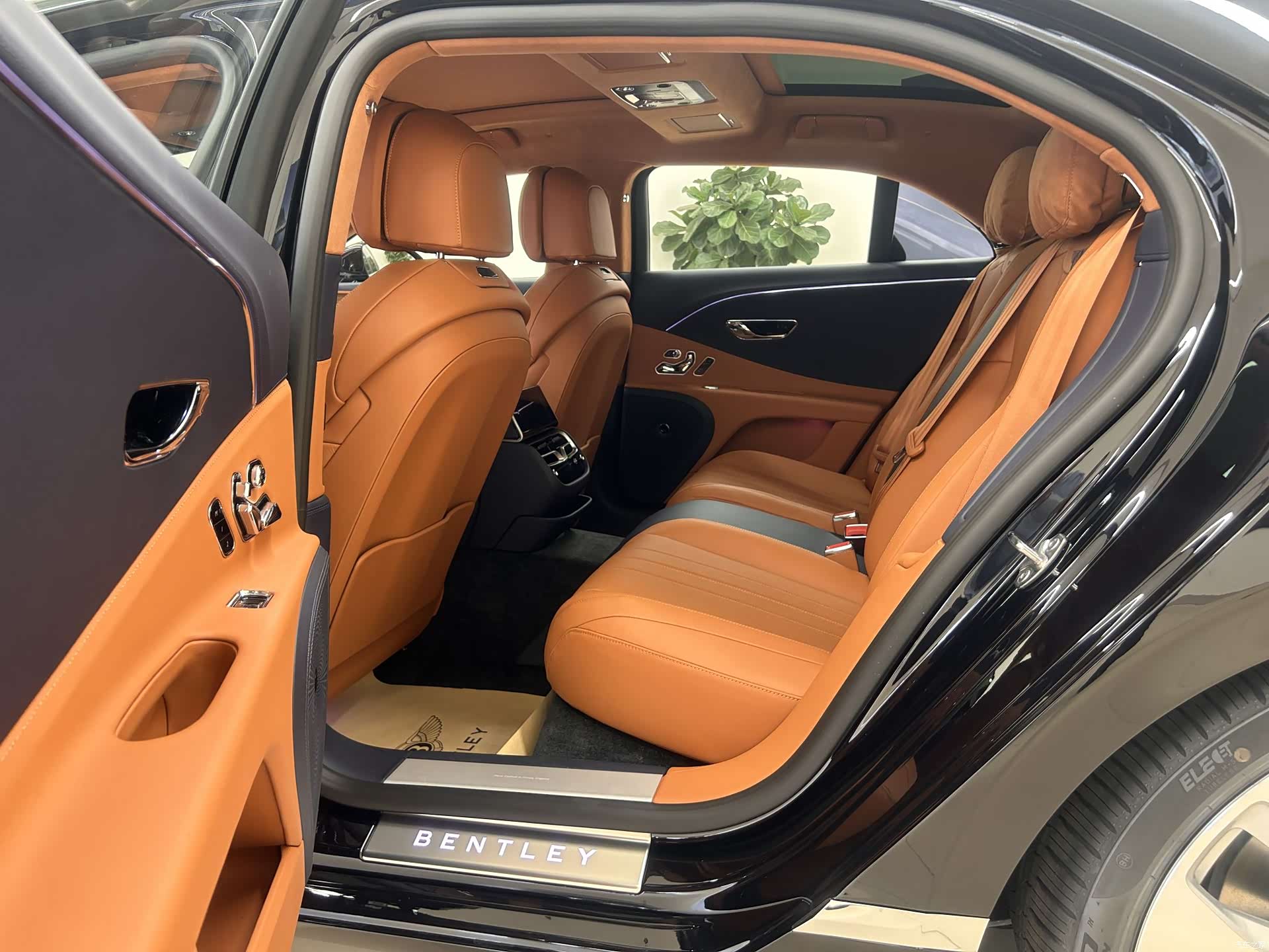 Bentley Flying Spur, 2026 6