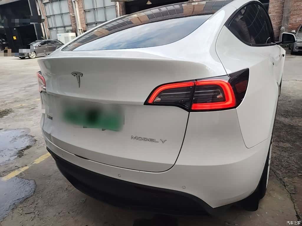 Tesla Model Y, 2023 6