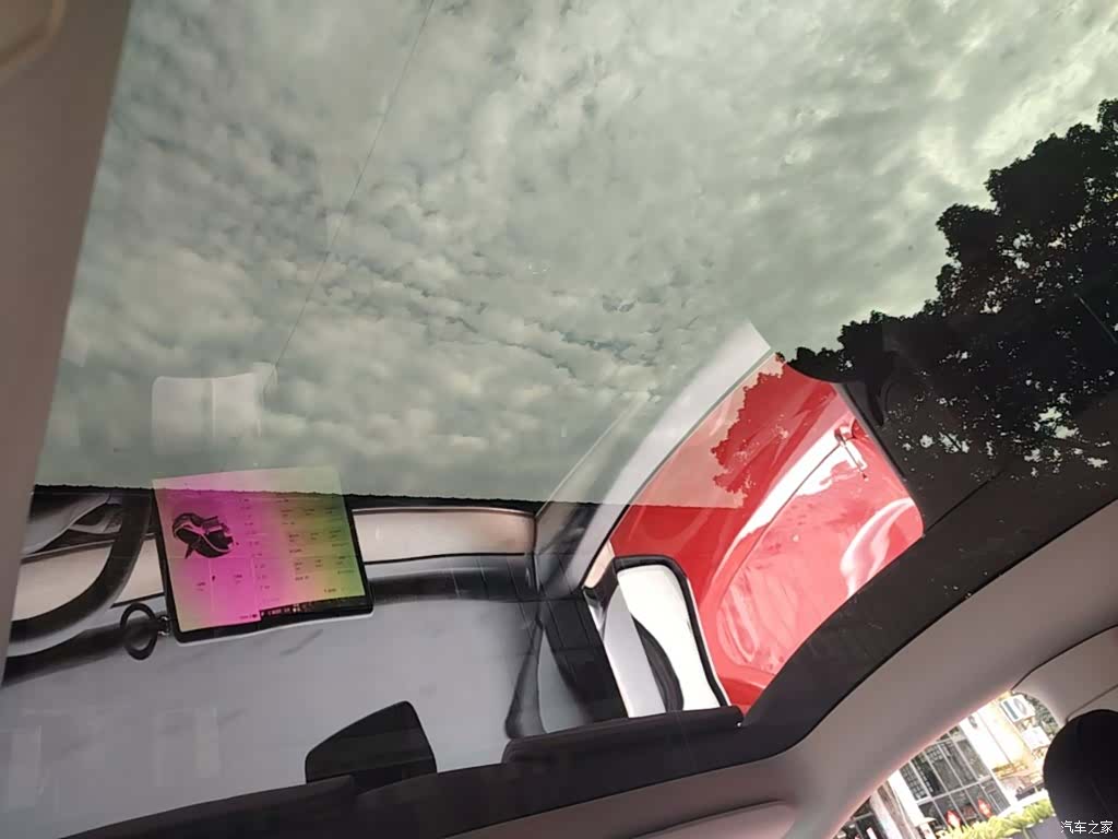 Tesla Model Y, 2023 18