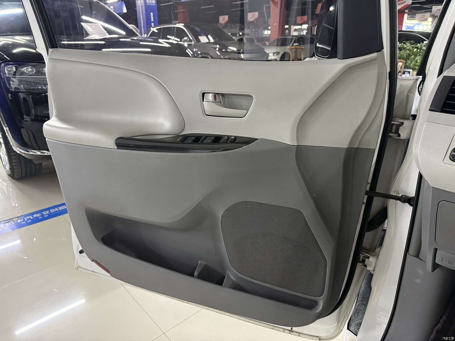 Toyota Sienna, 2015 12
