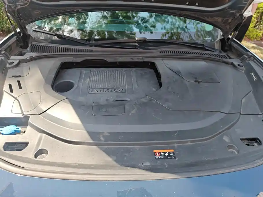 Lynk & Co 06