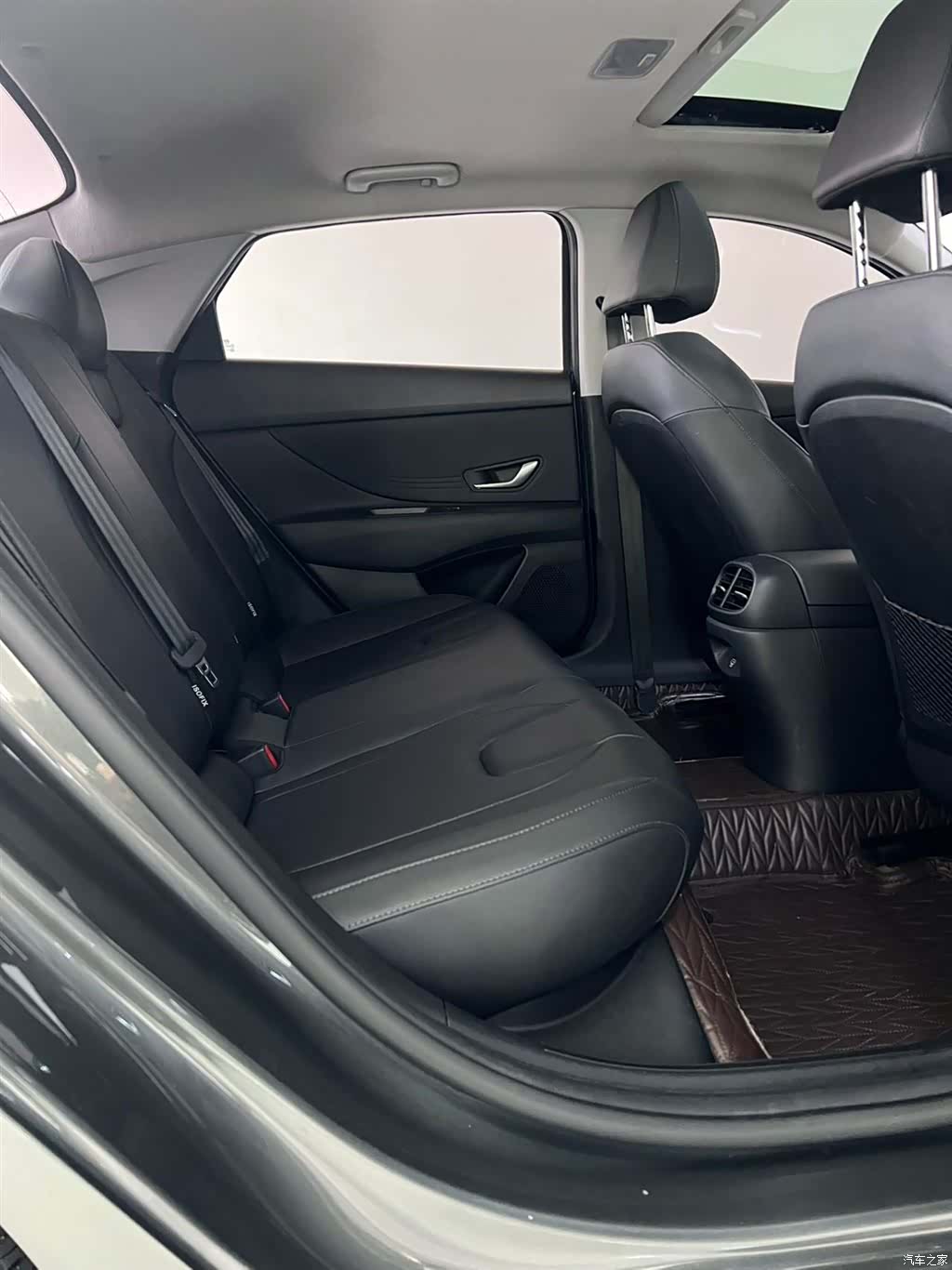 Hyundai Elantra, 2023 10