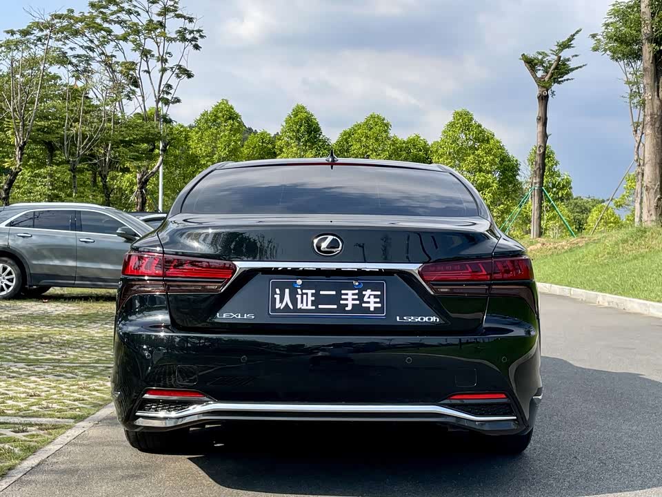 Lexus LS
