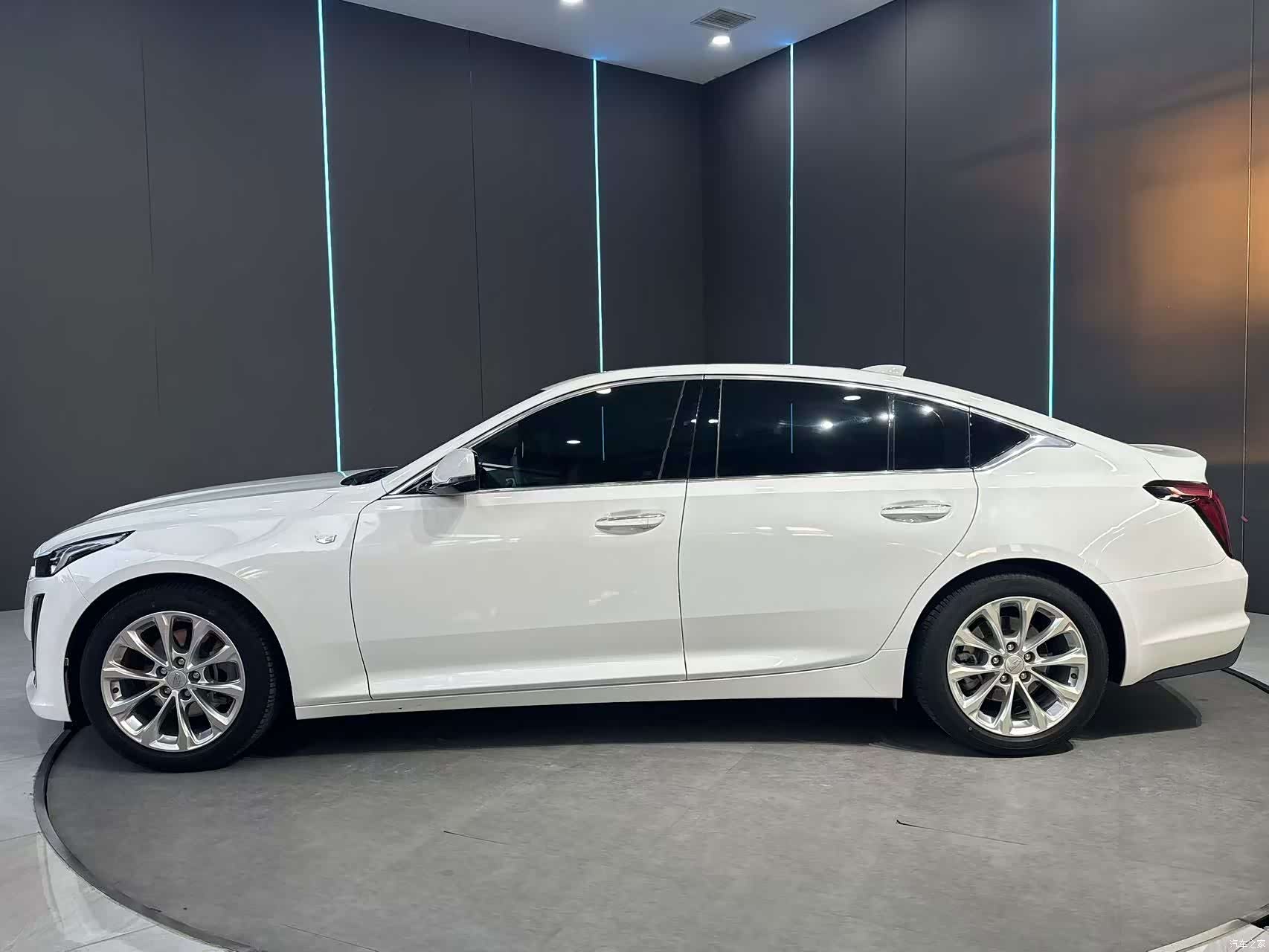 Cadillac CT5, 2022 все фото