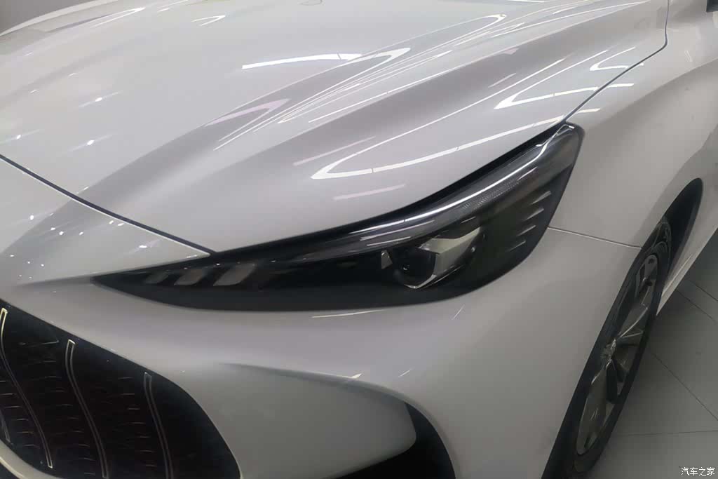 MG MG5, 2025 все фото