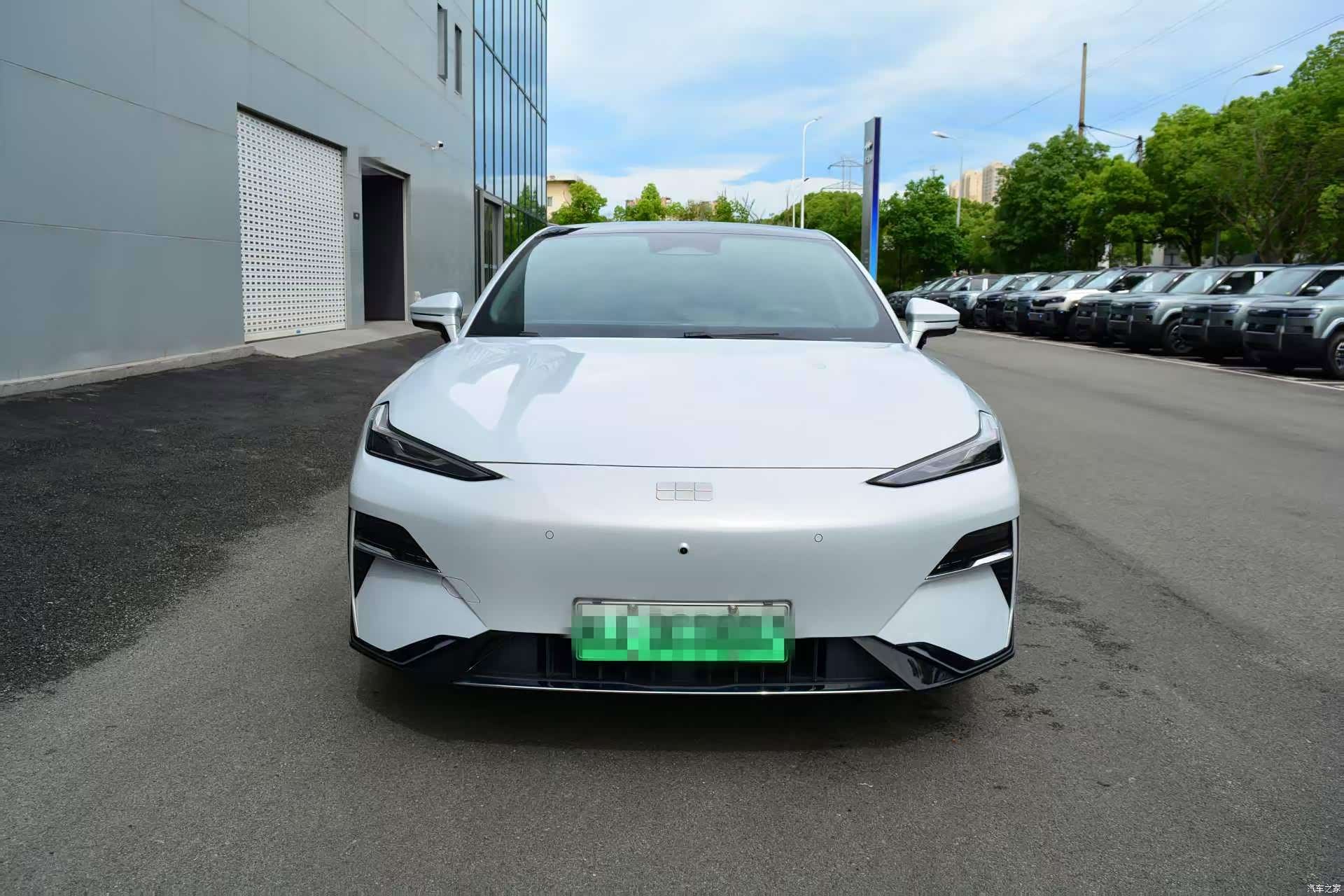 Geely E8, 2025 2
